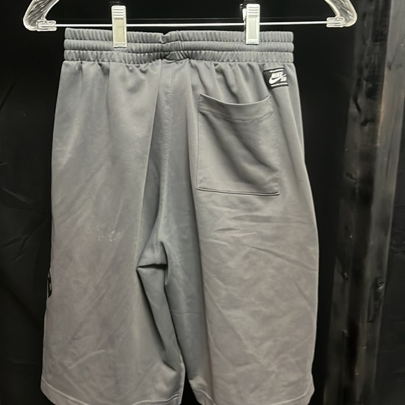 NIKE- medium gray polyester athletic shorts - Picture 4 of 5